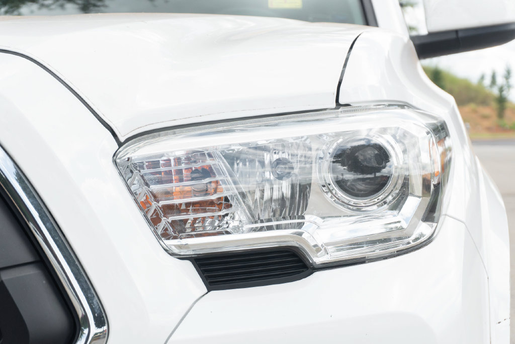 Used 2021 Toyota Tacoma SR5 RWD image 2