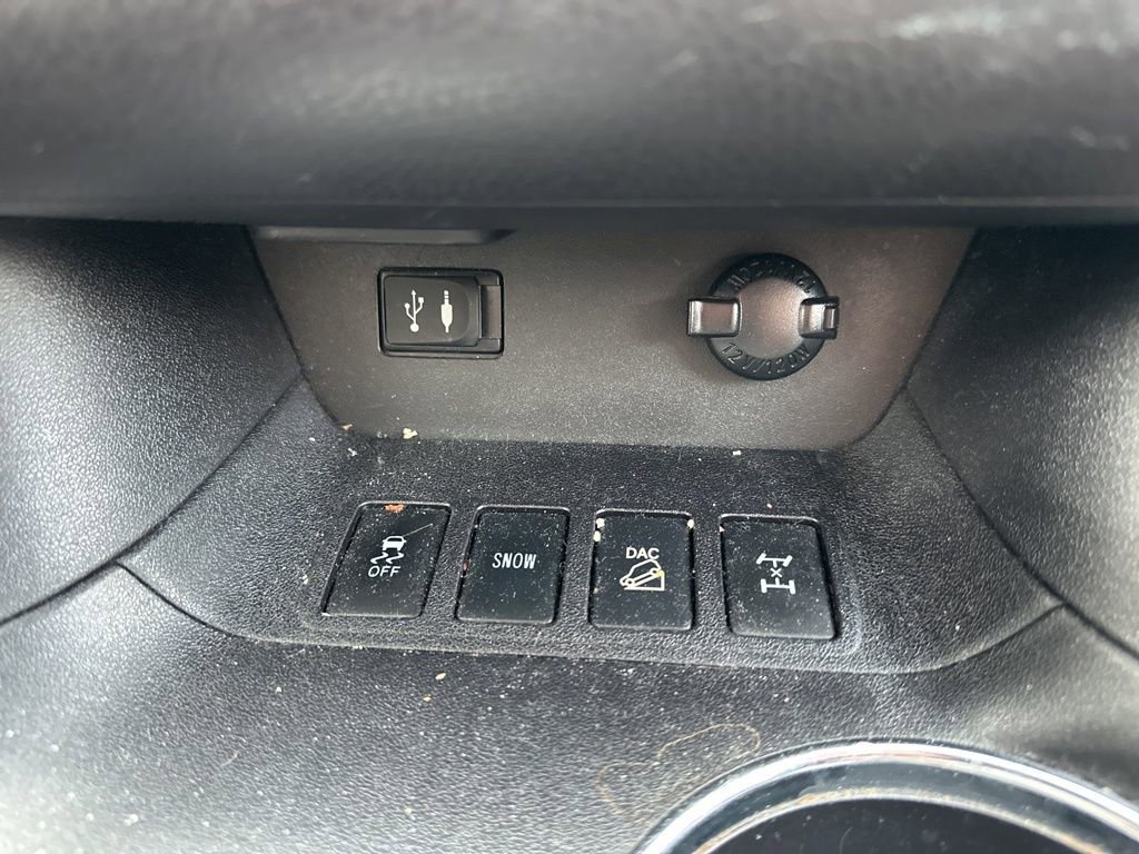 Used 2015 Toyota Highlander Limited image 26