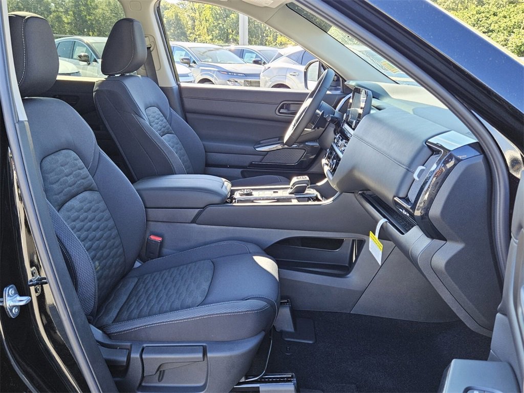 New 2025 Nissan Pathfinder SV w/ SV Premium Package image 14
