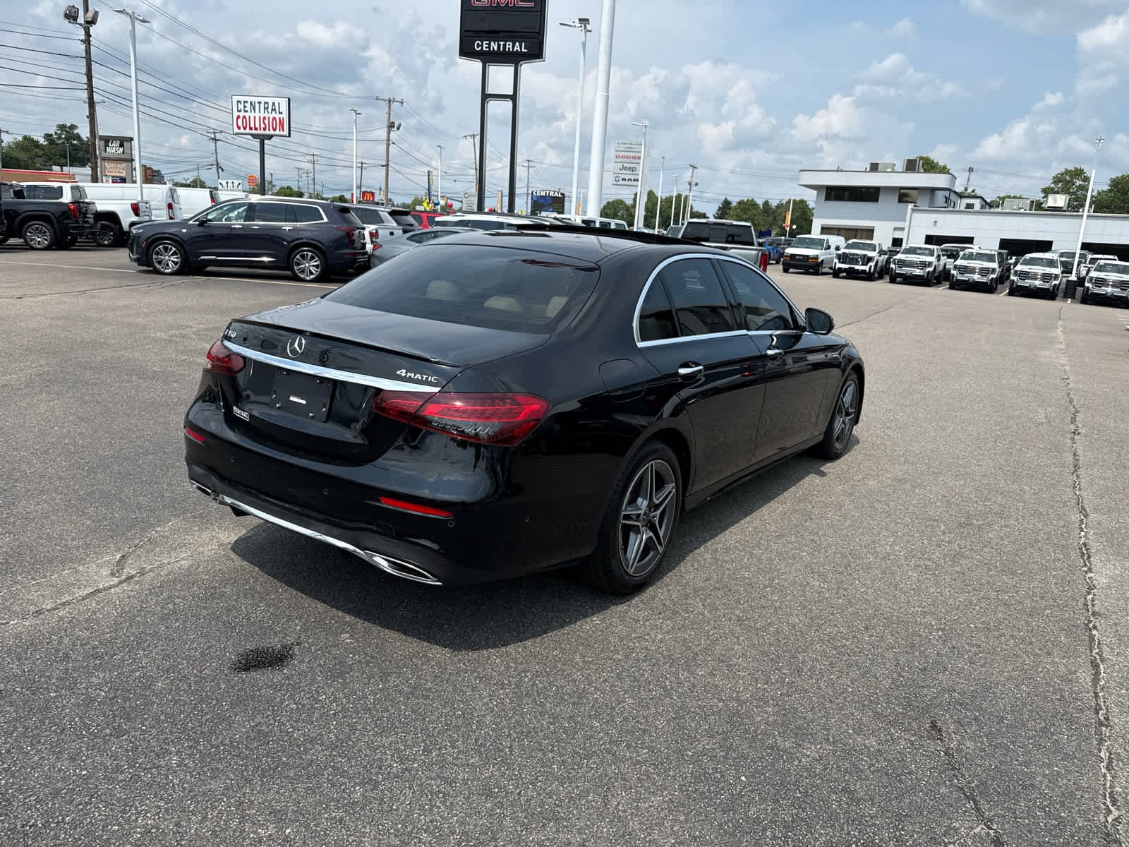 Used 2023 Mercedes-Benz E 350 4MATIC Sedan image 5