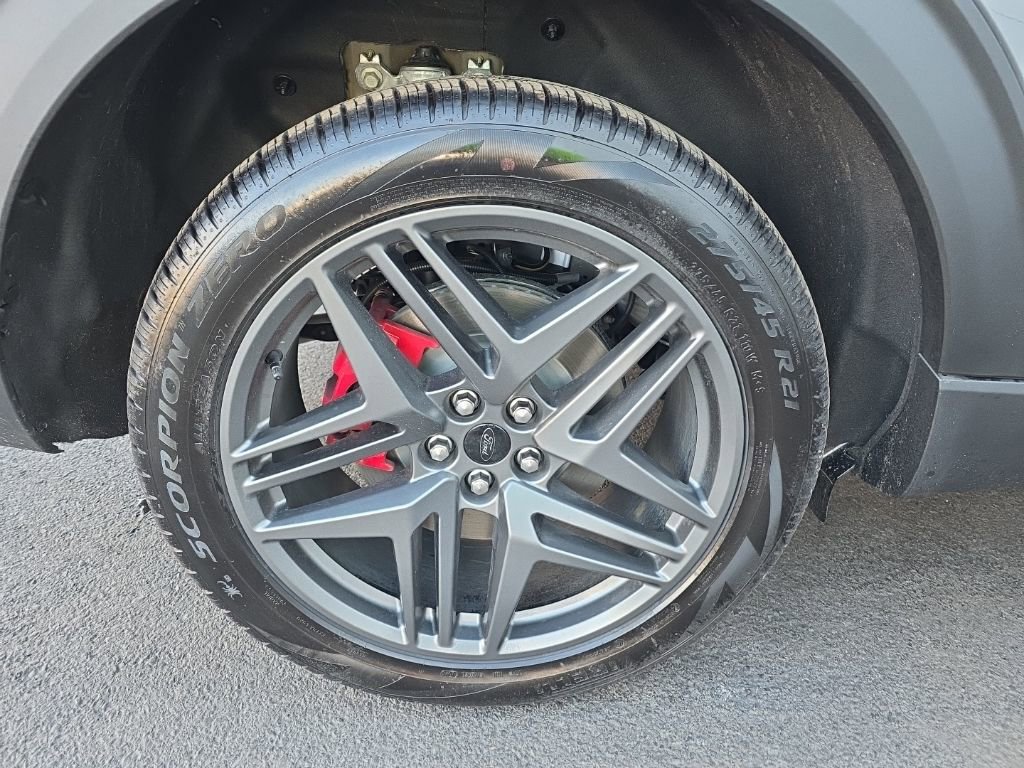 Used 2025 Ford Explorer ST image 39