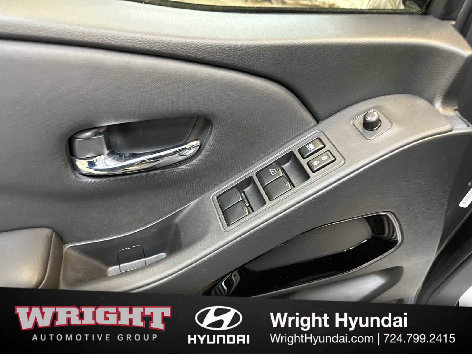 Used 2023 Nissan Frontier SV w/ Midnight Edition Package image 10