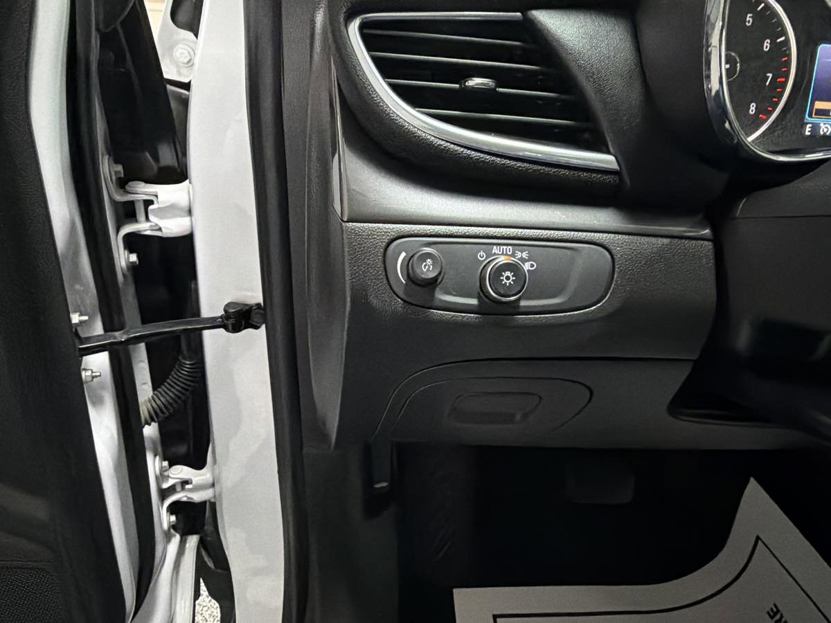 Used 2020 Buick Encore Preferred image 14