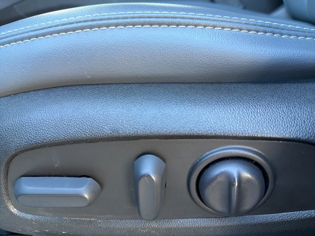 Used 2023 Buick Enclave Essence image 20