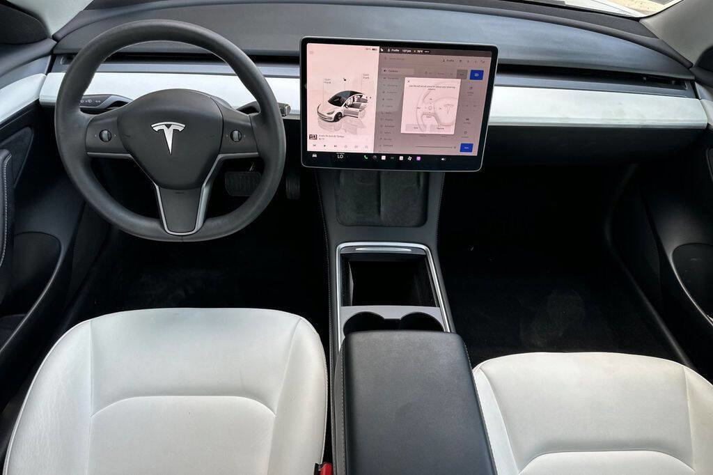 Used 2023 Tesla Model 3 Standard Range image 13