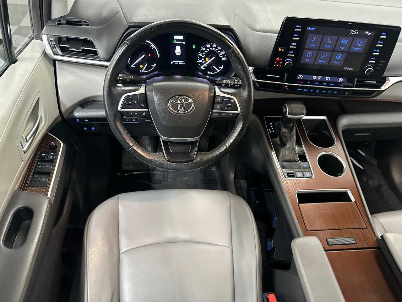 Used 2021 Toyota Sienna XLE image 23