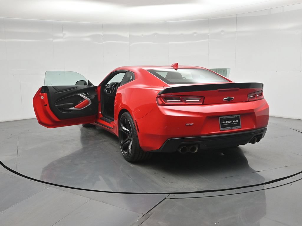 Used 2018 Chevrolet Camaro SS RWD image 31