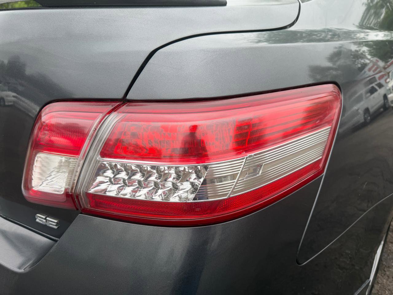 Used 2010 Toyota Camry SE FWD image 12