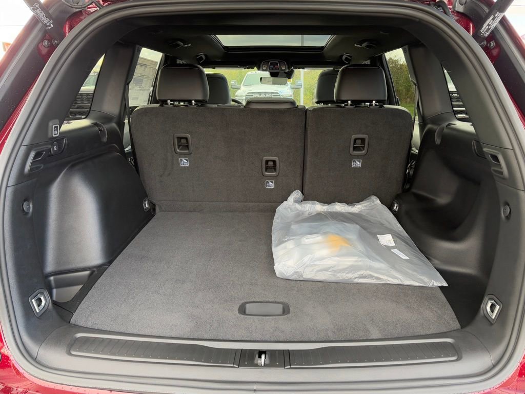 New 2025 Jeep Grand Cherokee Limited w/ Black Appearance Package AWD/4WD image 6