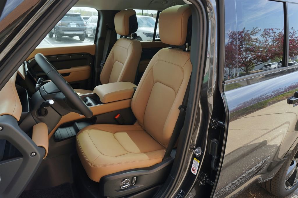 New 2026 Land Rover Defender 130 X-Dynamic SE image 14