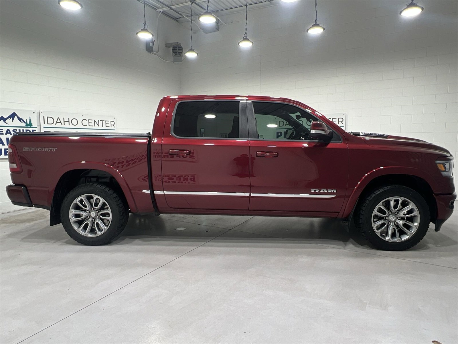 Used 2021 RAM 1500 Laramie w/ Sport Appearance Package image 9
