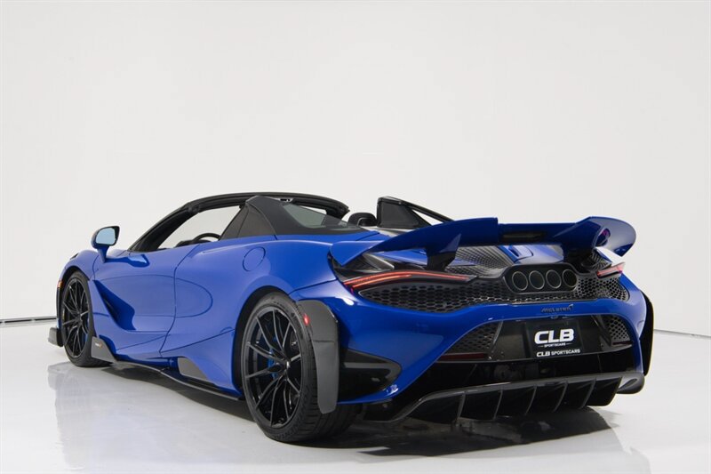 Used 2022 McLaren 765LT RWD image 12