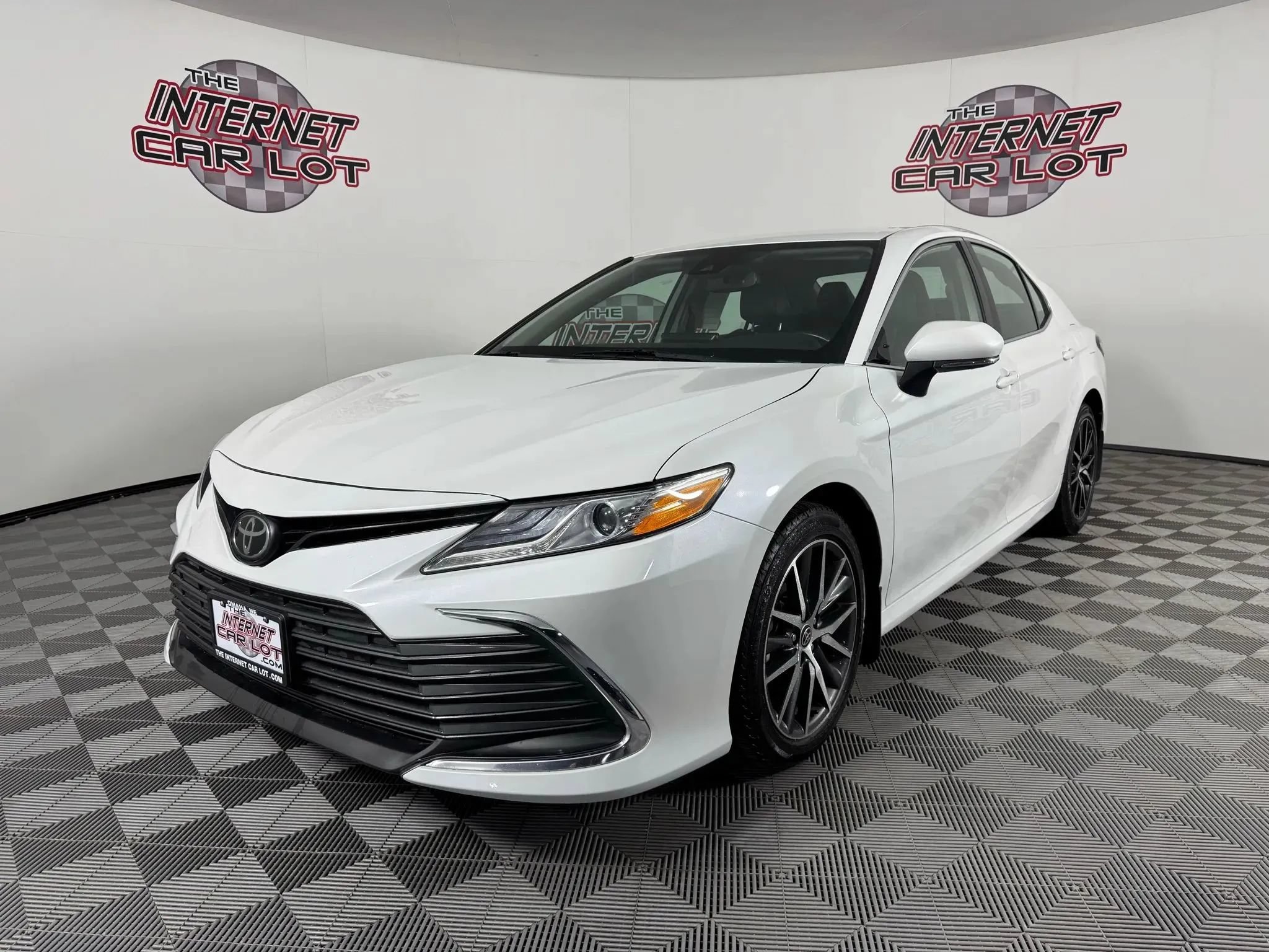 Used 2024 Toyota Camry XLE w/ Cold Weather Package AWD/4WD image 3