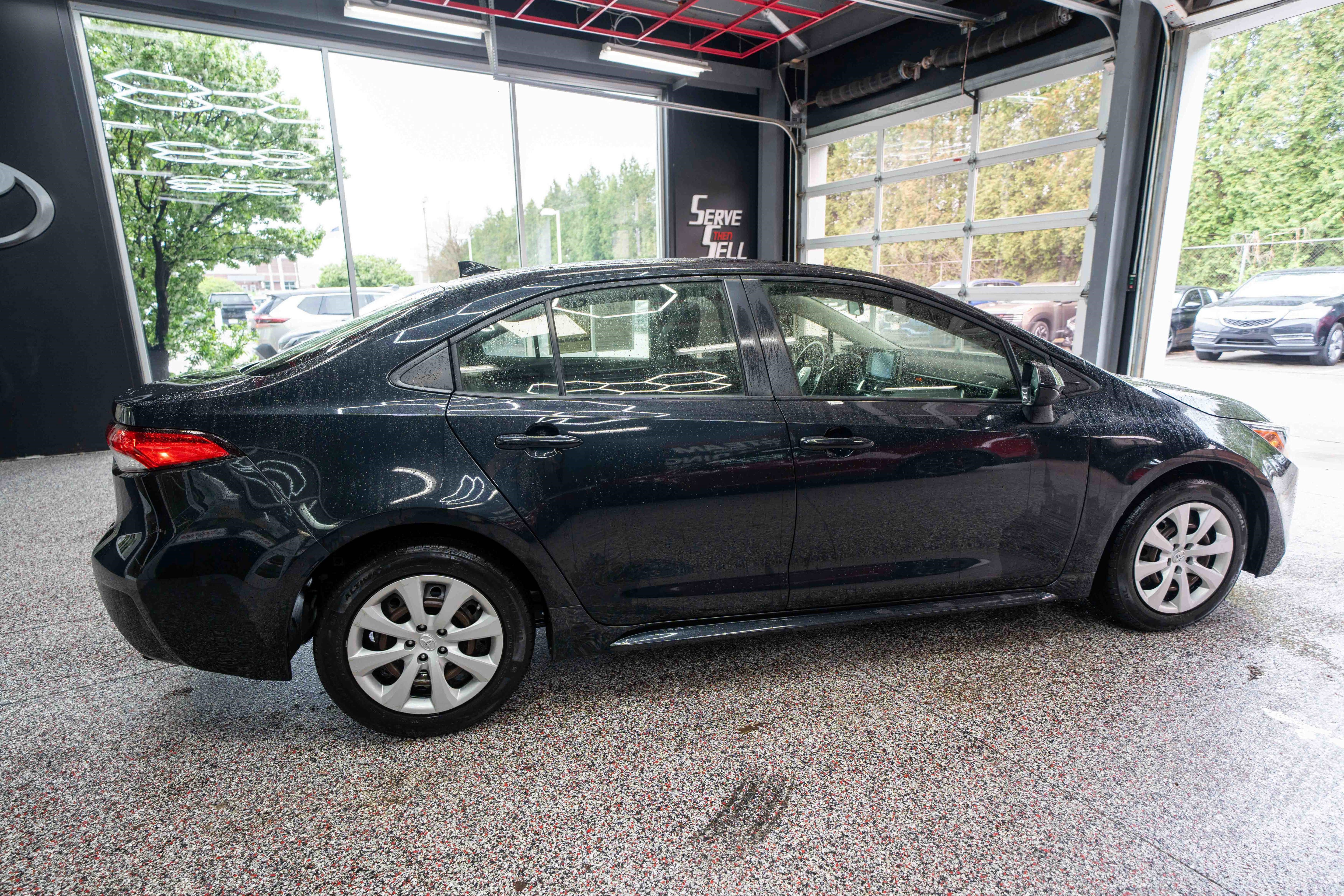 Used 2021 Toyota Corolla LE w/ Carpet Mat Package (TMS) image 4