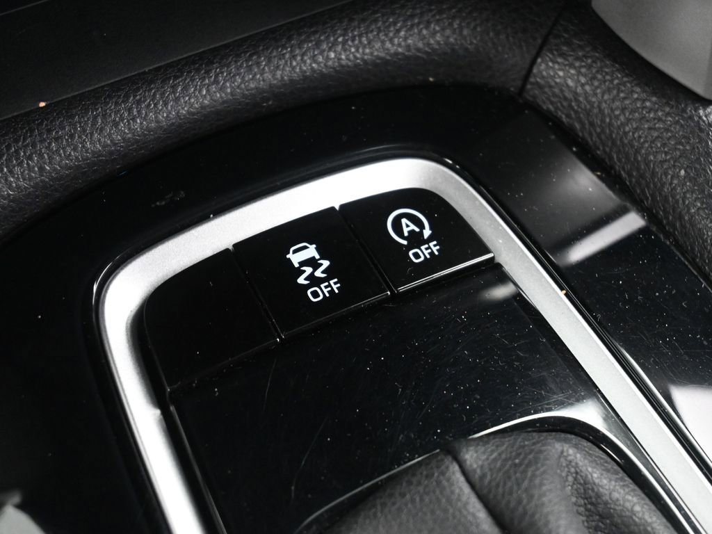 Used 2022 Toyota Corolla Cross XLE image 29