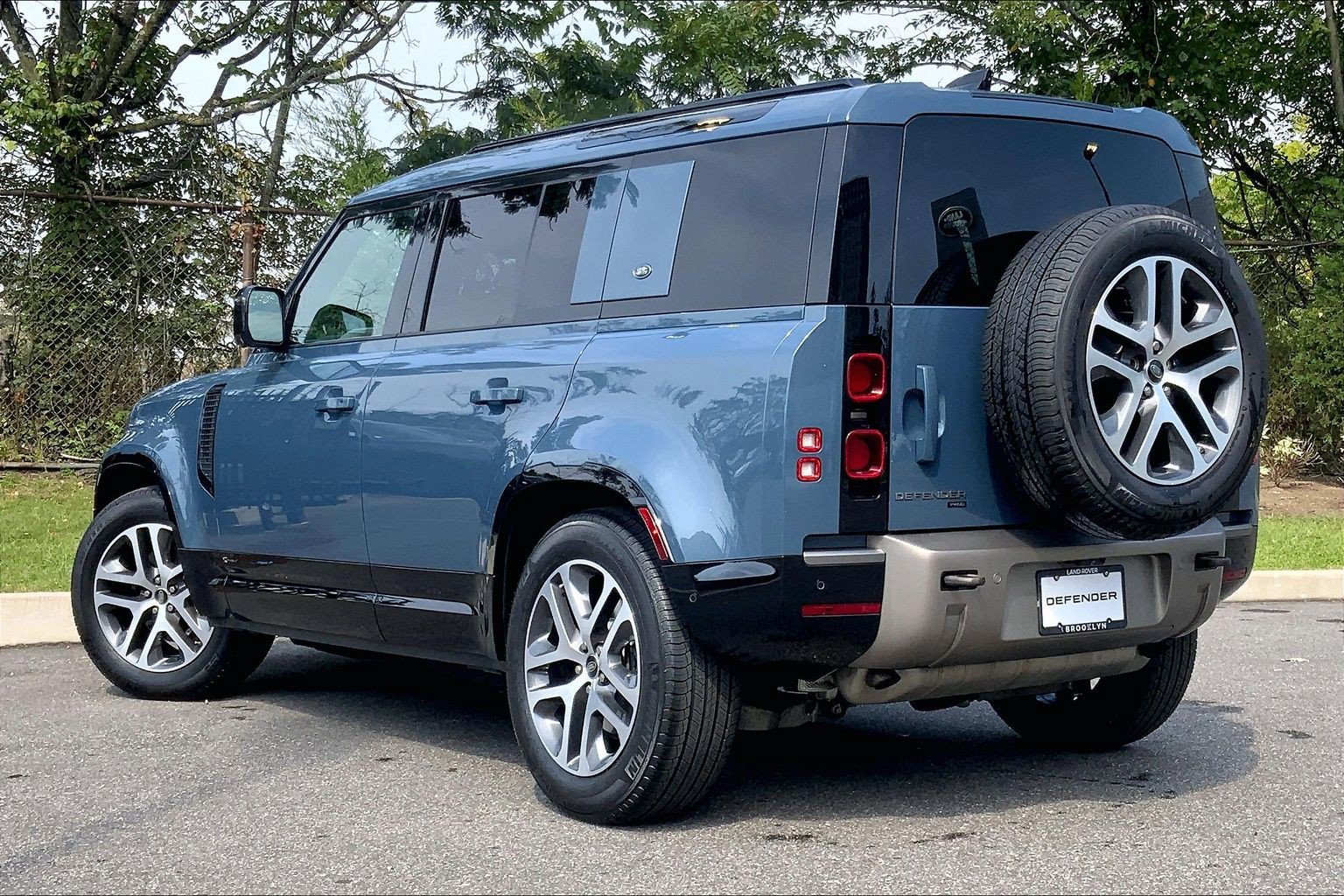 Used 2021 Land Rover Defender 110 X-Dynamic HSE AWD/4WD image 11