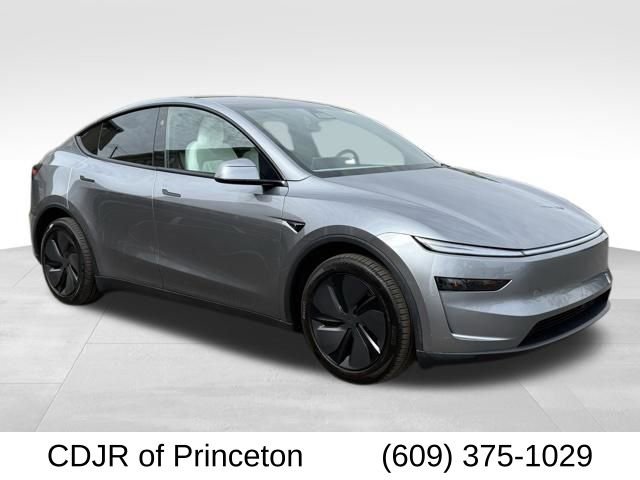 Used 2026 Tesla Model Y Long Range AWD/4WD image 1