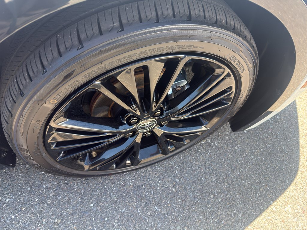 Used 2025 Toyota Prius FWD image 18