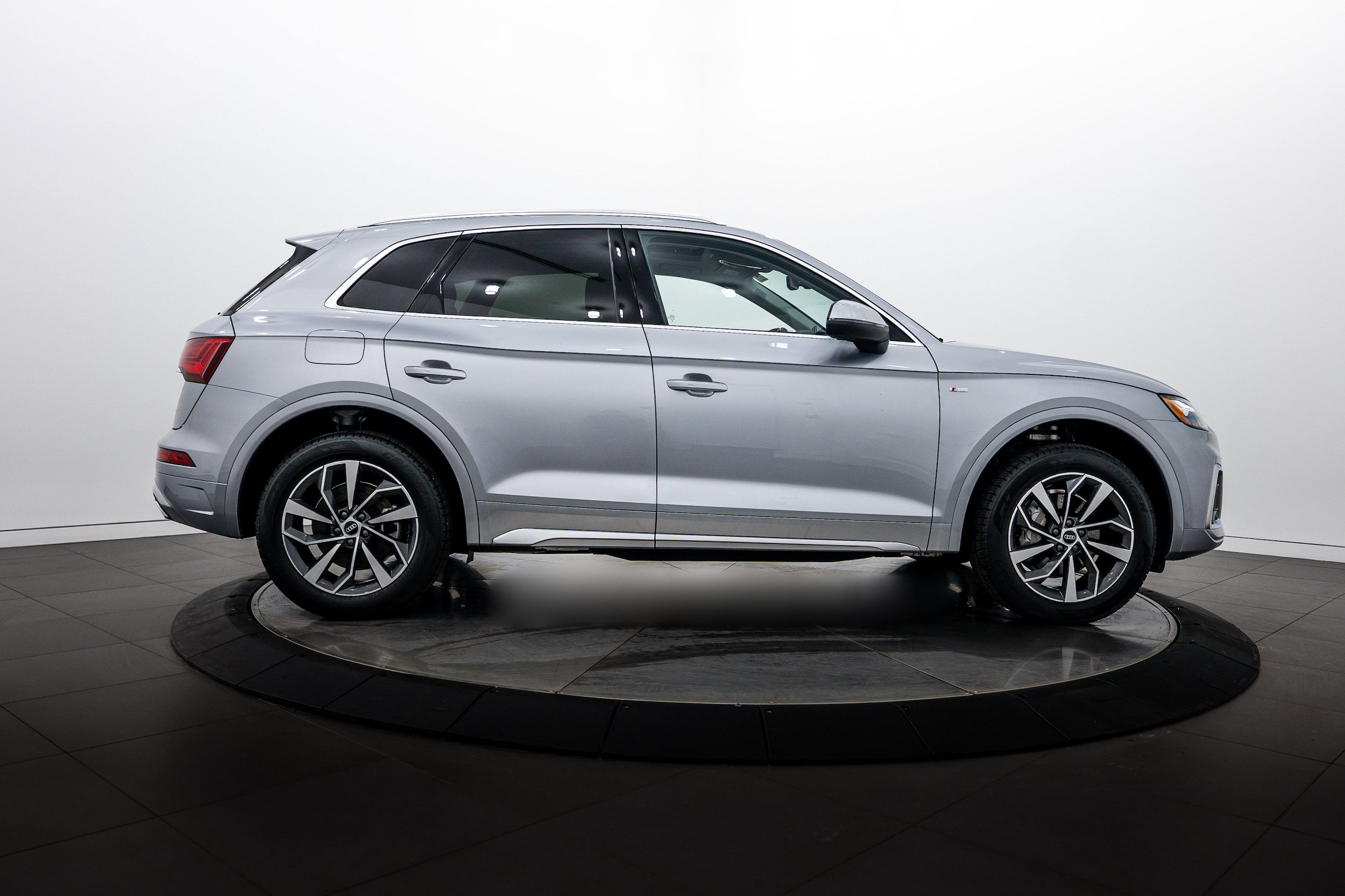 Certified 2023 Audi Q5 2.0T Premium Plus w/ Premium Plus Package AWD/4WD image 3