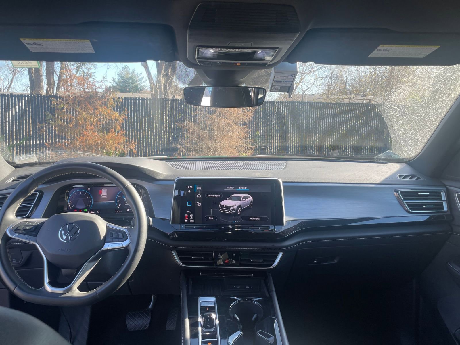 Used 2025 Volkswagen Atlas Cross Sport SE image 31