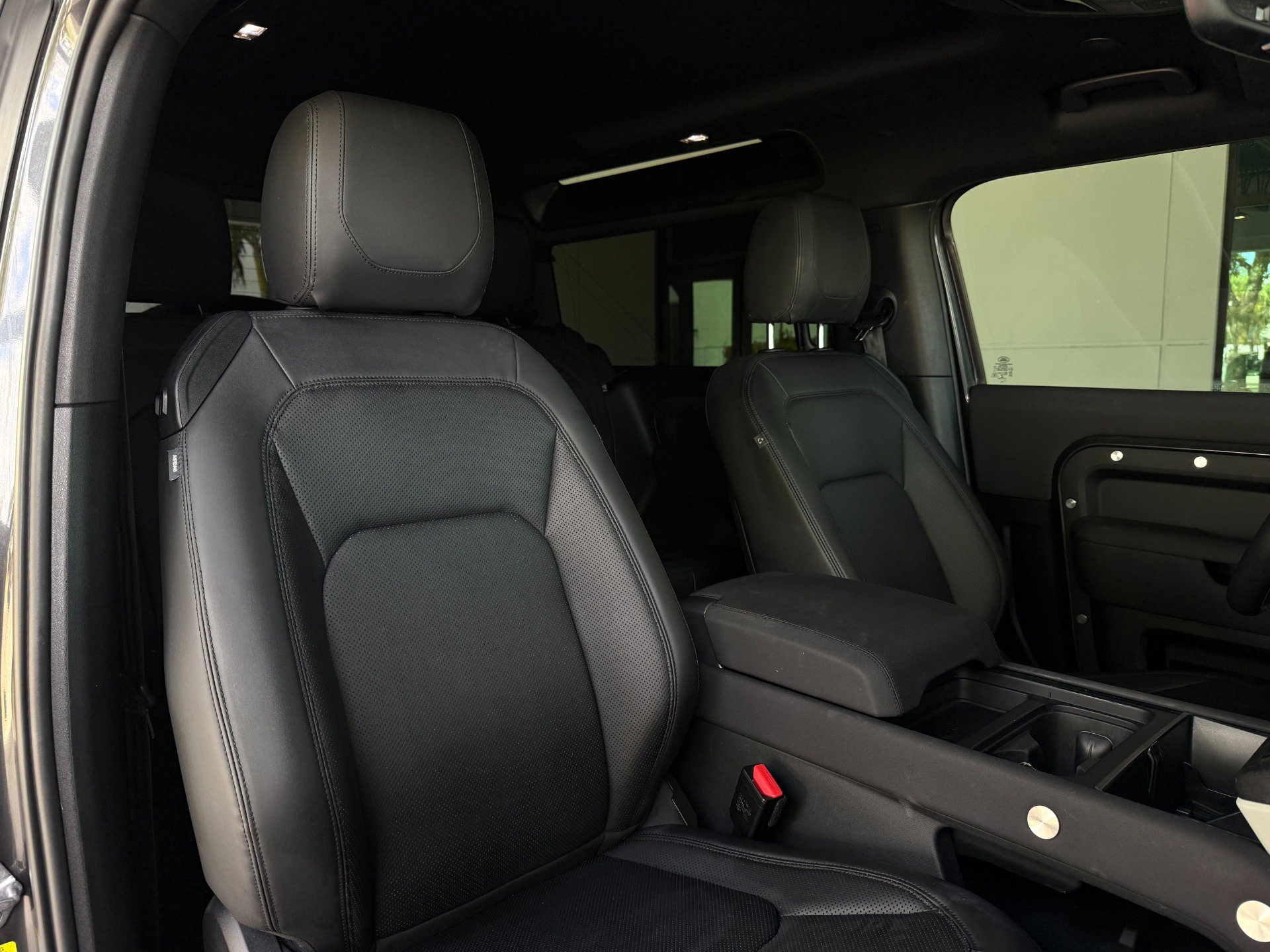 Used 2023 Land Rover Defender 90 S image 26