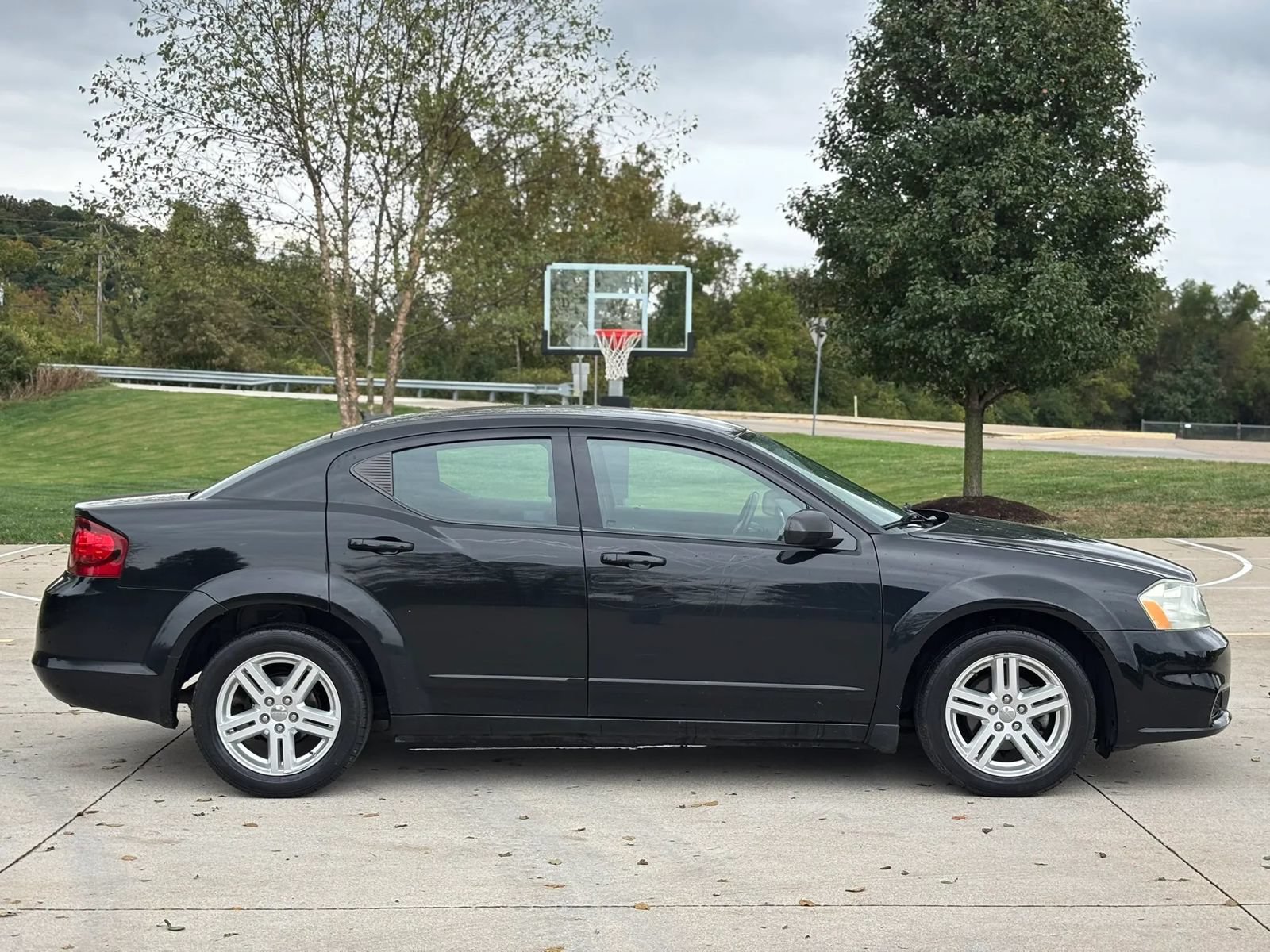 Used 2012 Dodge Avenger SXT FWD image 4