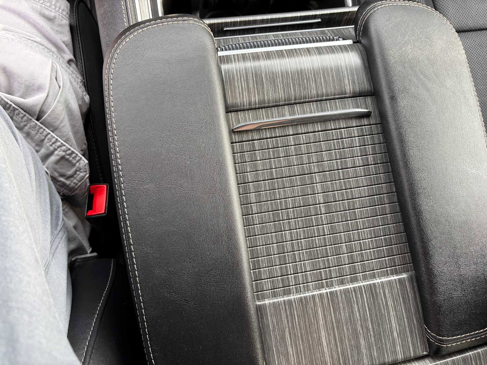 Certified 2024 Jeep Wagoneer L Series III w/ Flexible Seating Group image 30