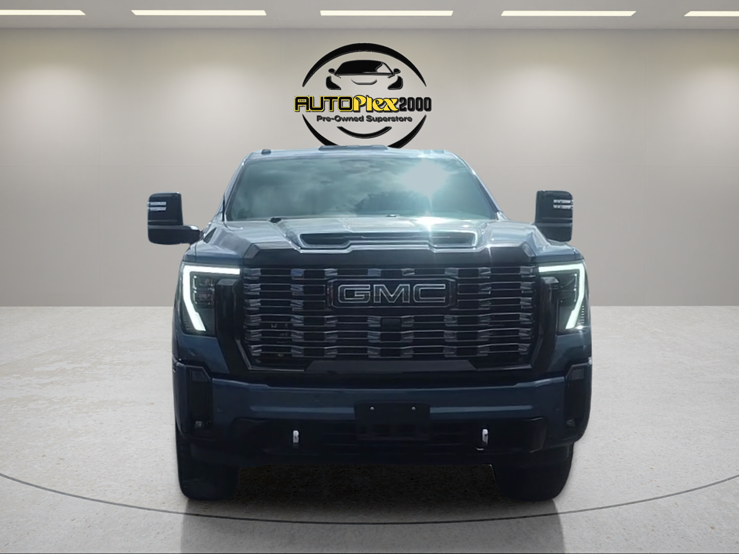 Used 2025 GMC Sierra 2500 Denali Ultimate AWD/4WD image 2