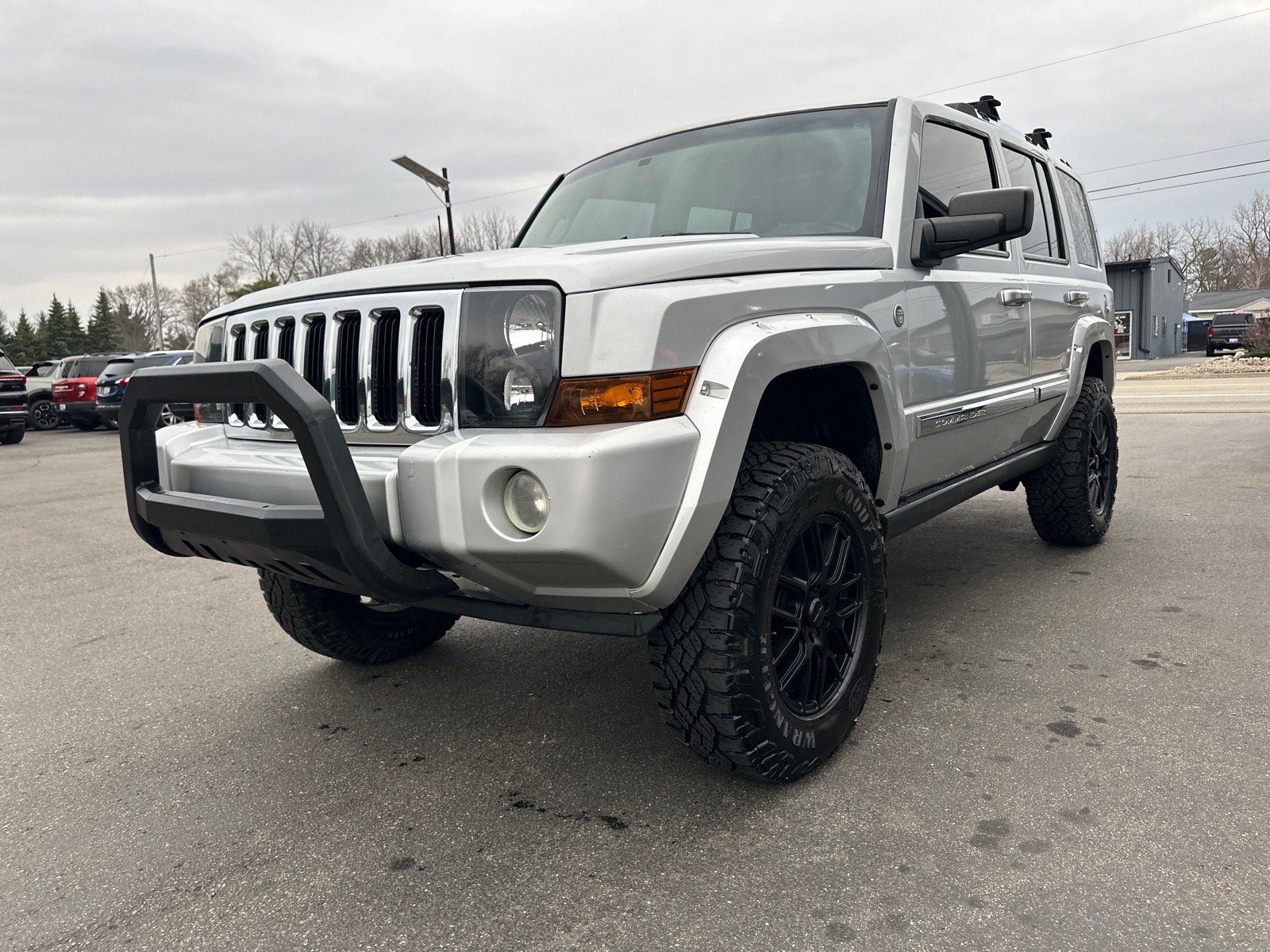 Used 2006 Jeep Commander Limited AWD/4WD image 2