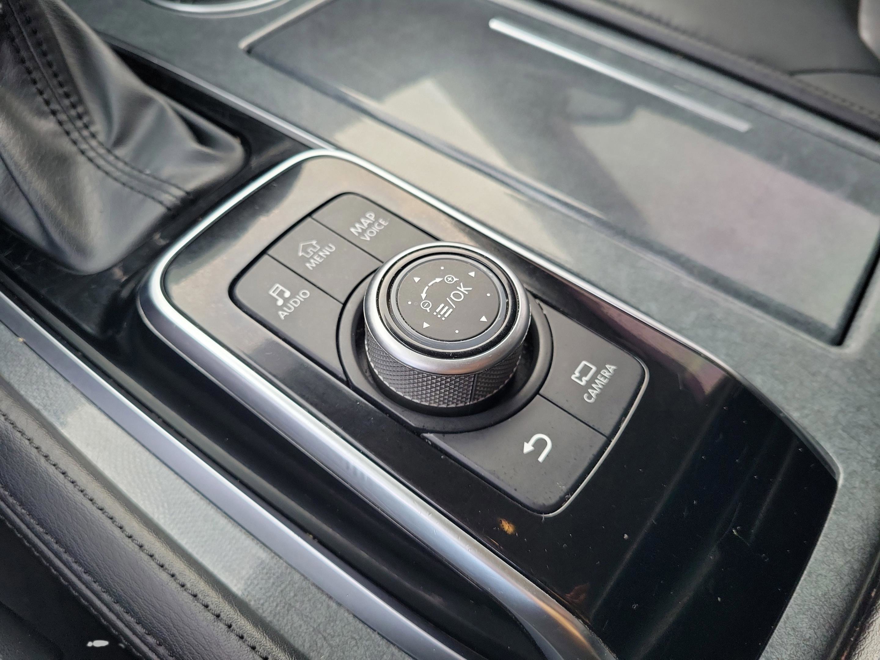 Certified 2022 Nissan Armada SV w/ SV Appearance Package image 38