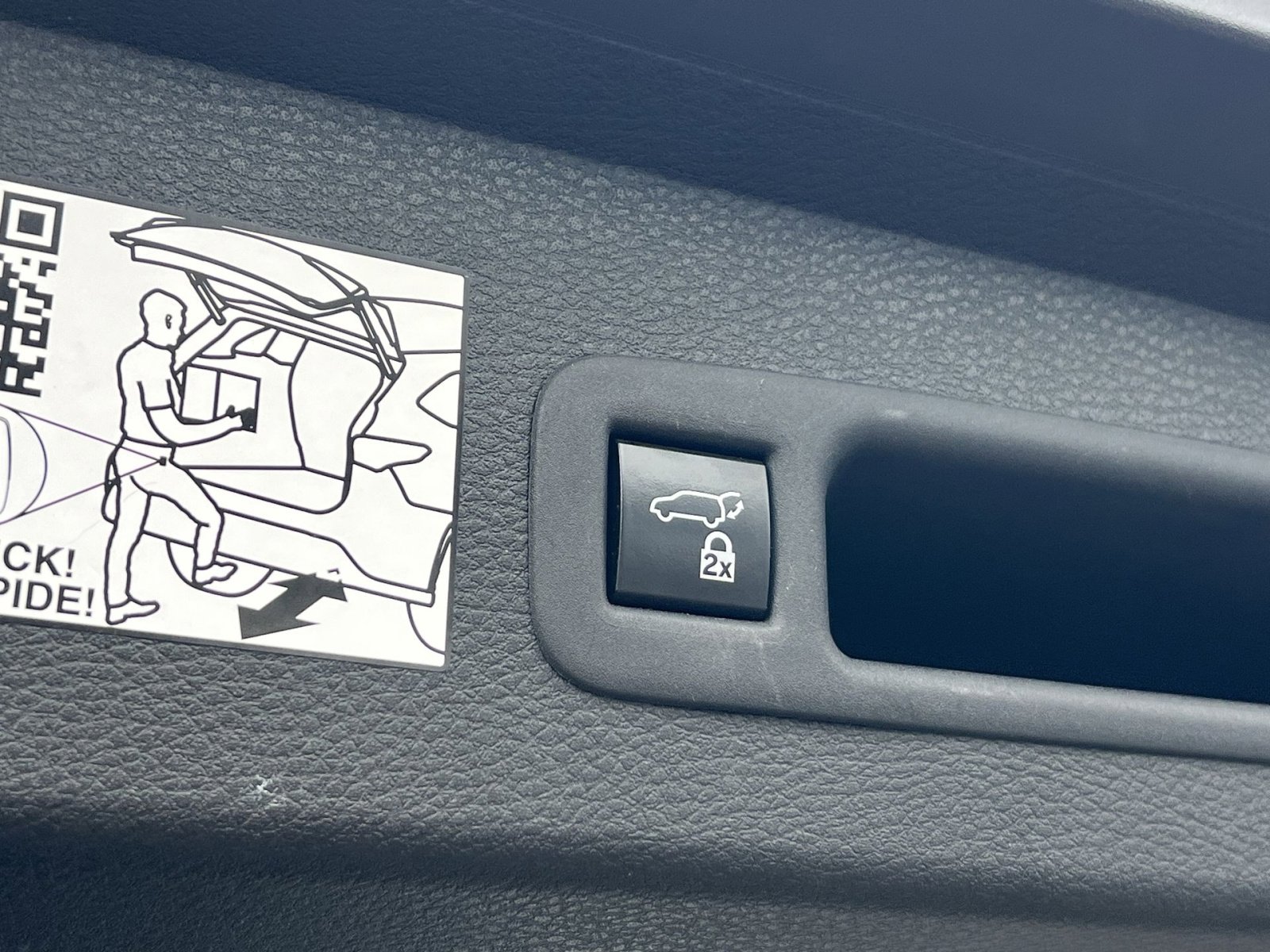 Used 2024 Toyota Sienna XLE image 27