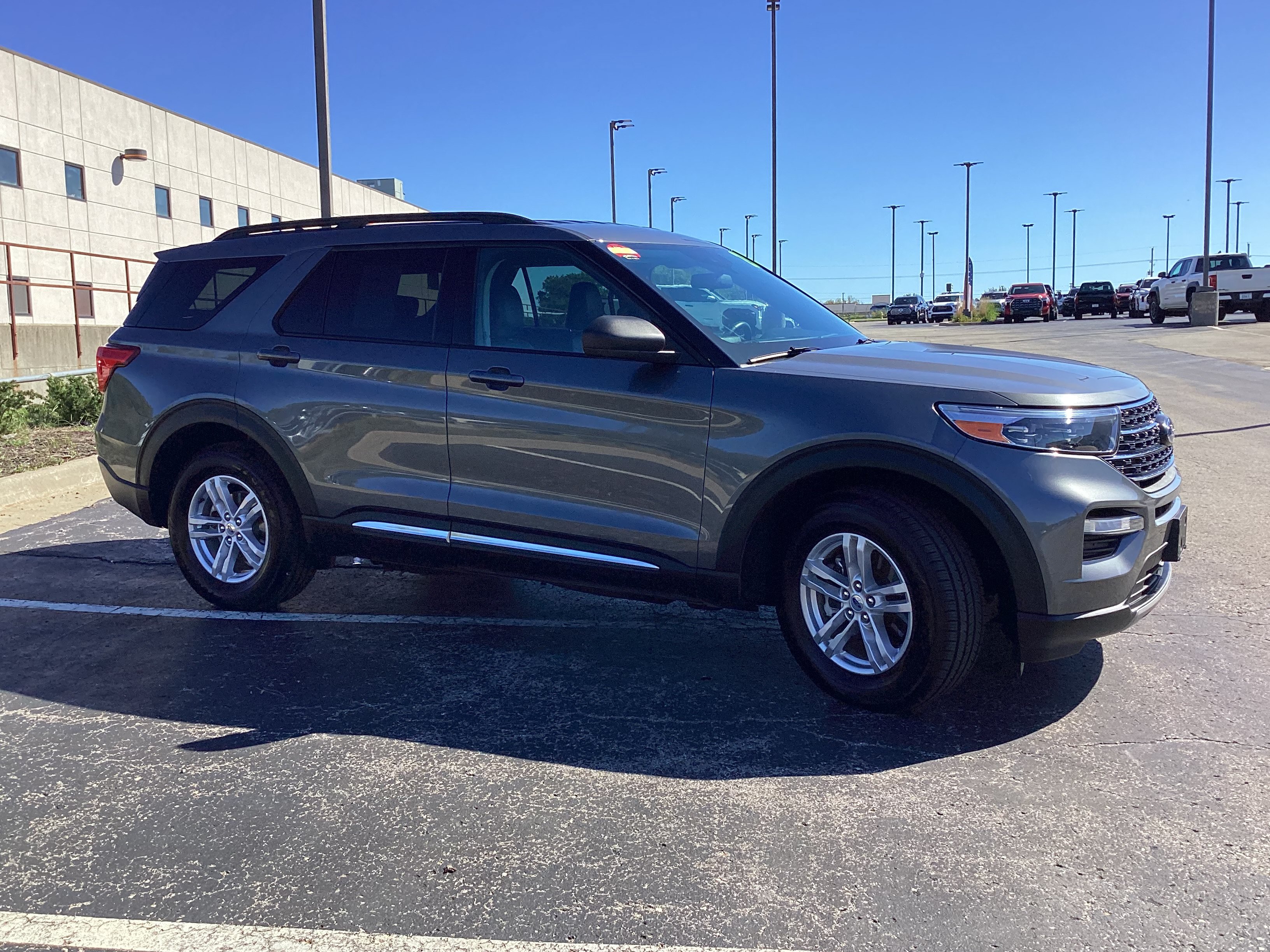 Used 2023 Ford Explorer XLT w/ Equipment Group 202A AWD/4WD image 22
