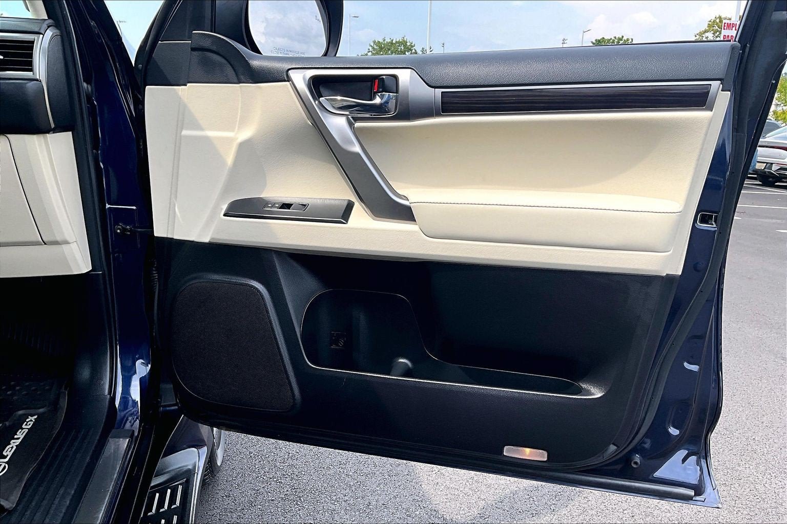 Used 2022 Lexus GX 460 w/ Accessory Package AWD/4WD image 22