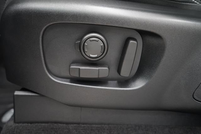 Used 2024 Land Rover Discovery S image 10
