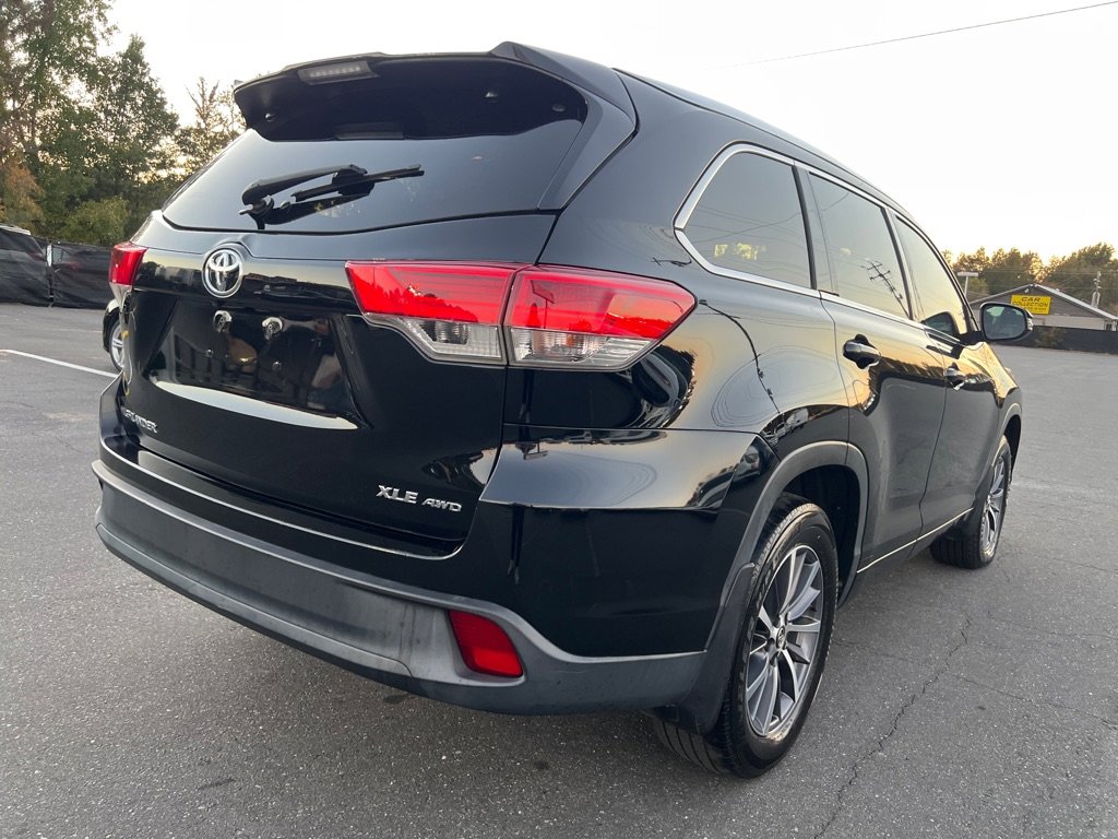 Used 2017 Toyota Highlander XLE image 4
