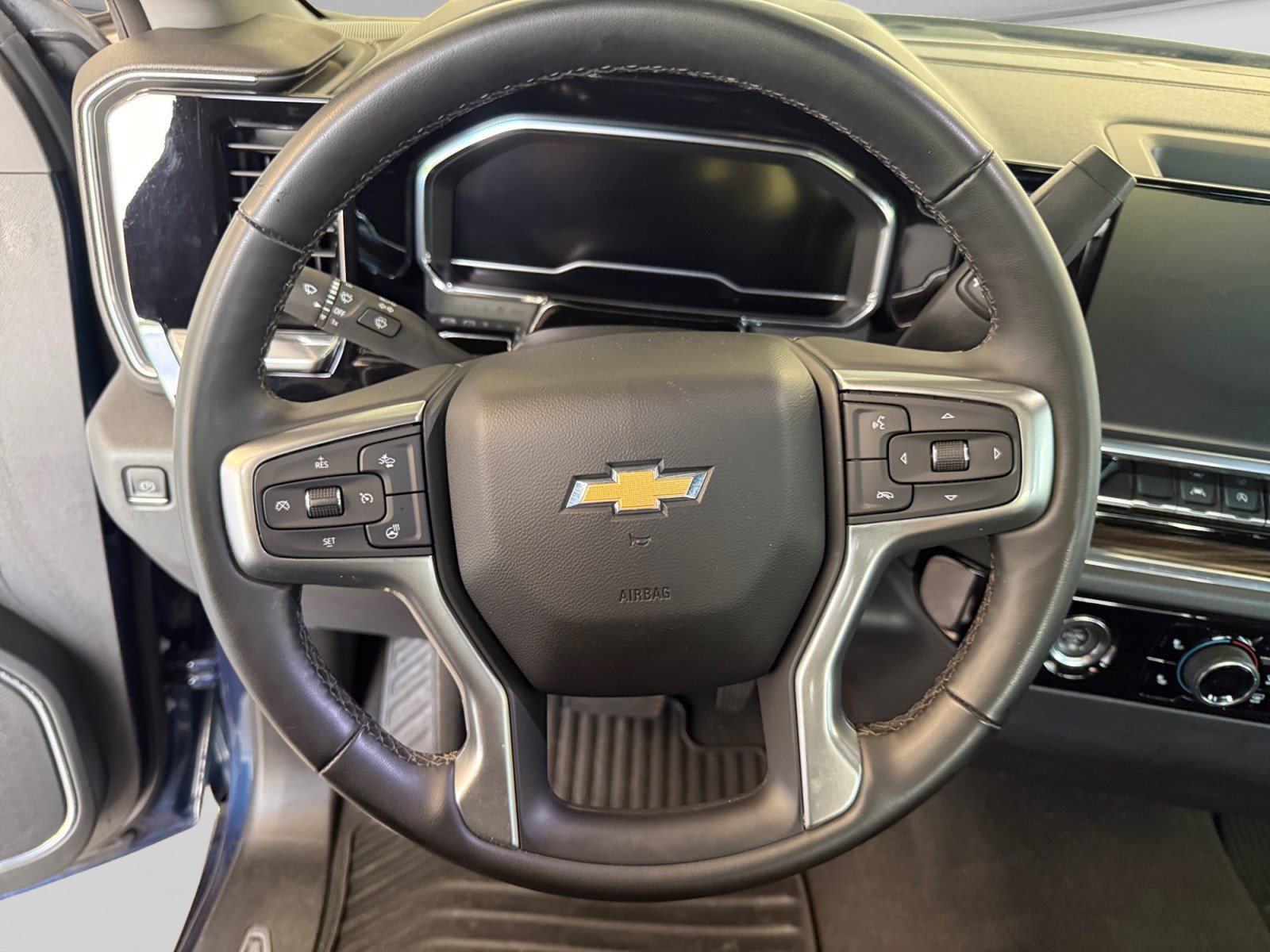 Used 2023 Chevrolet Silverado 1500 LT AWD/4WD image 23