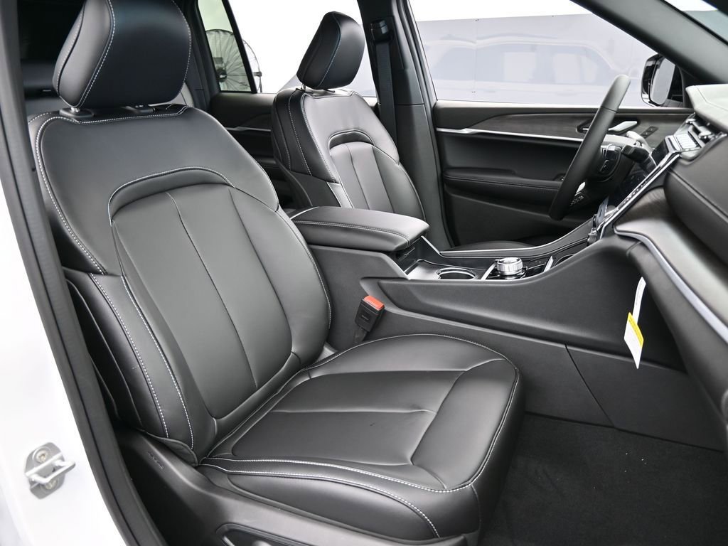 Used 2025 Jeep Grand Cherokee Limited image 39