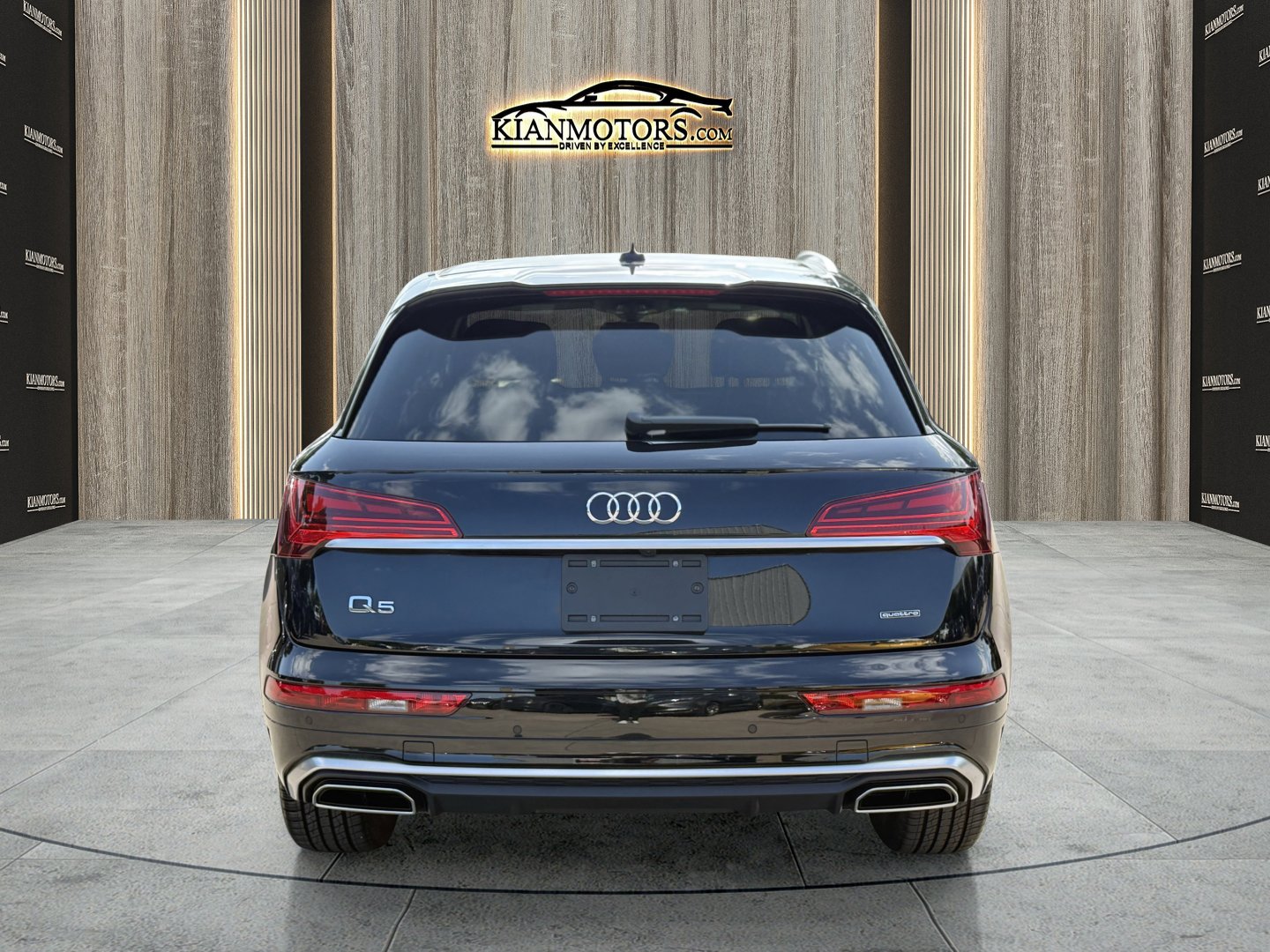 Used 2024 Audi Q5 e Premium w/ Convenience Package image 7