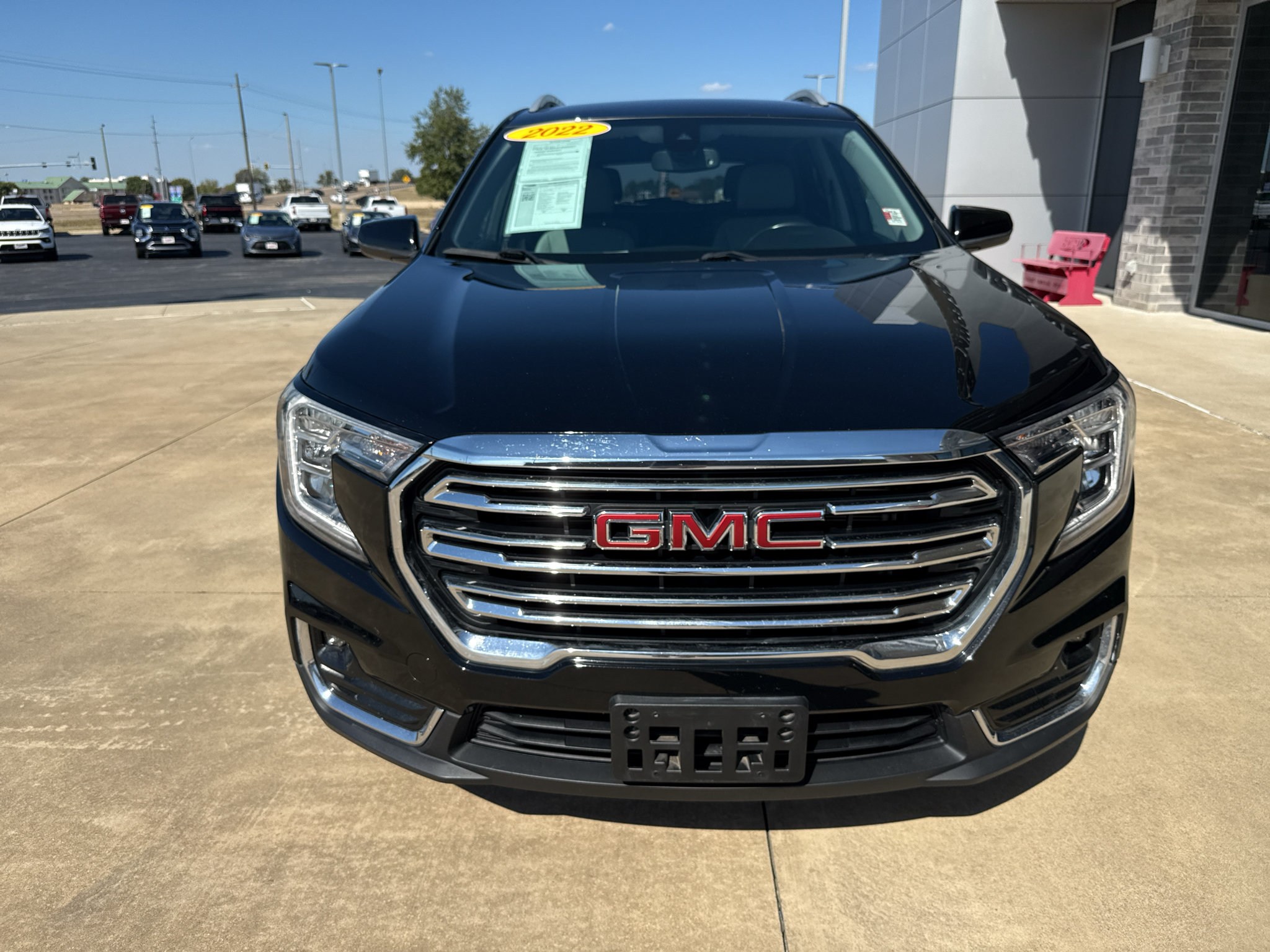 Used 2022 GMC Terrain SLT FWD image 2