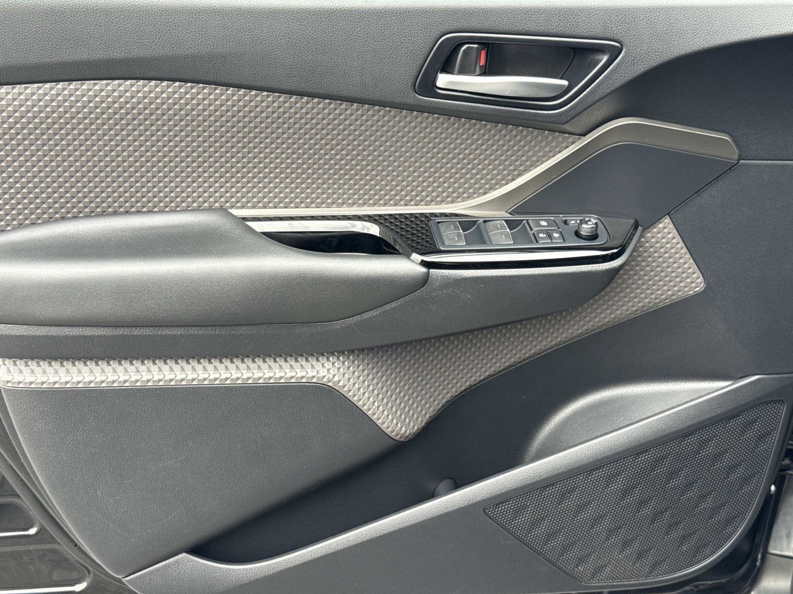 Used 2021 Toyota C-HR Limited image 18