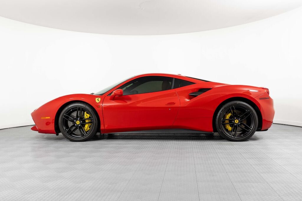 Used 2017 Ferrari 488 GTB RWD image 3