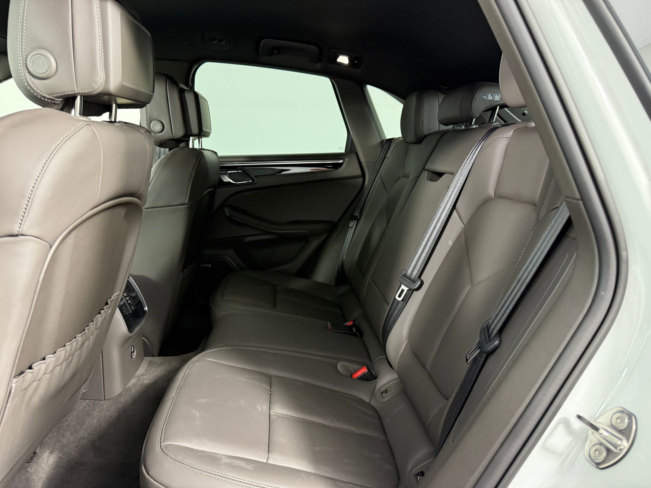 Used 2025 Porsche Macan image 15