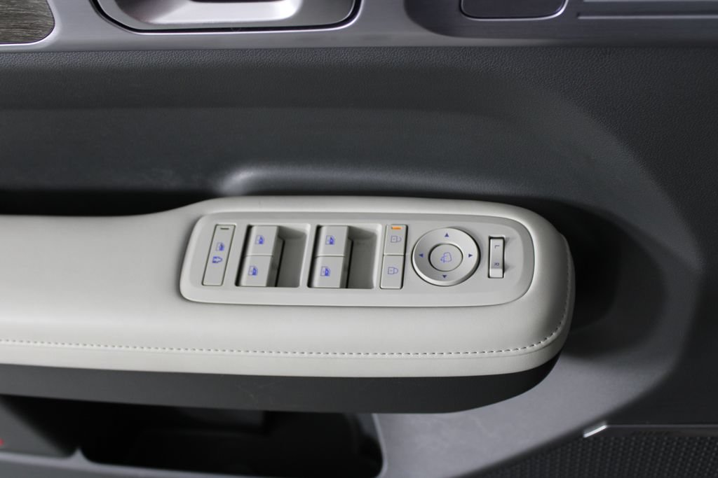 Certified 2025 Hyundai Santa Fe Calligraphy FWD image 25