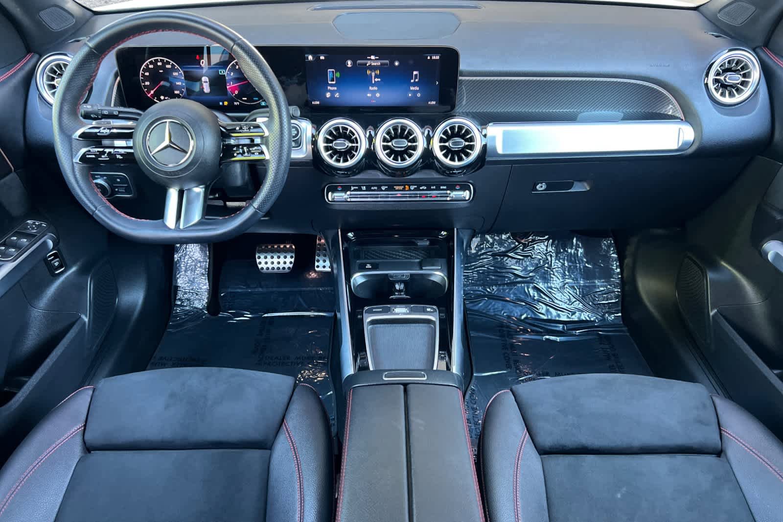 Used 2025 Mercedes-Benz GLB 250 image 3