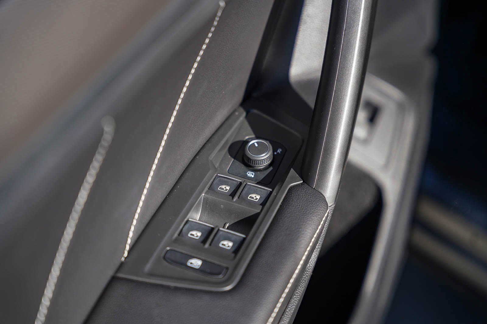 Used 2024 Volkswagen Tiguan SE image 20