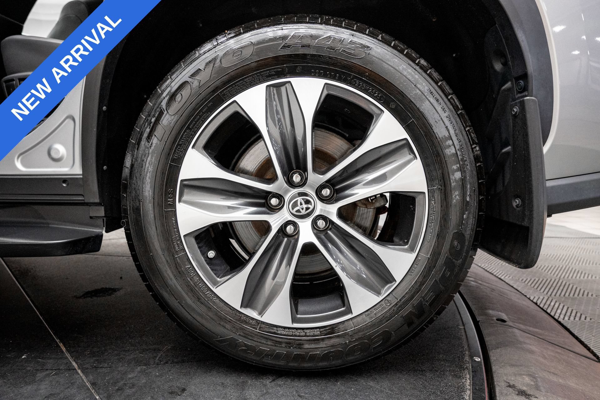 Used 2021 Toyota Highlander XLE AWD/4WD image 31