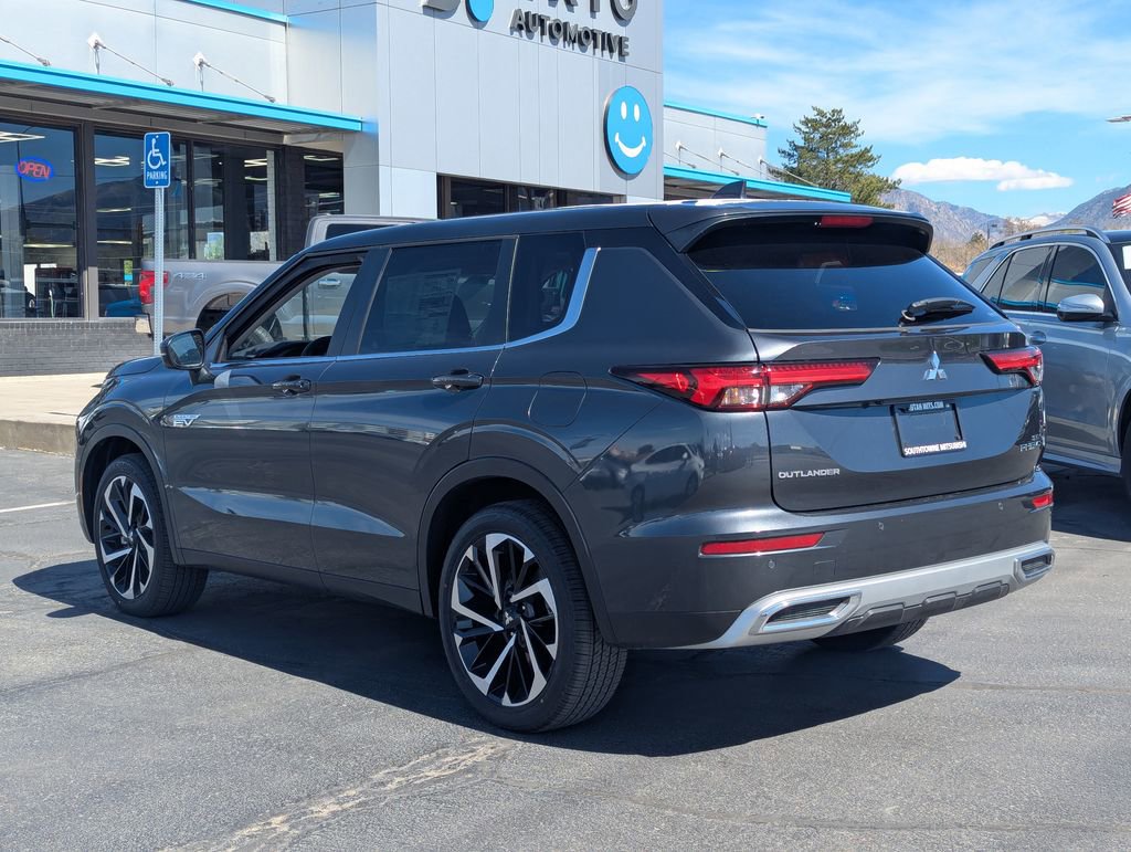 Used 2025 Mitsubishi Outlander 4WD Plug-In Hybrid image 7
