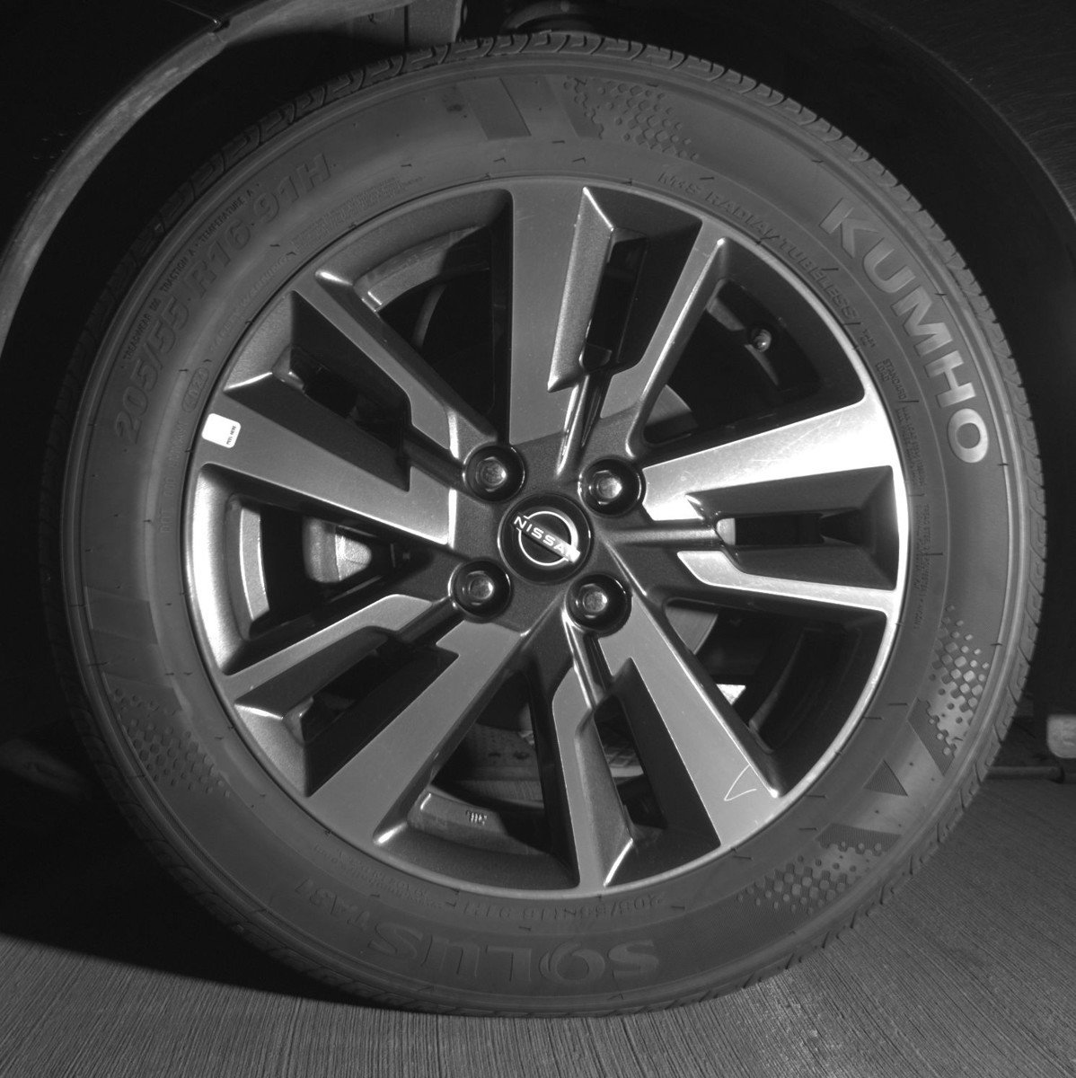 Used 2025 Nissan Versa SV image 12