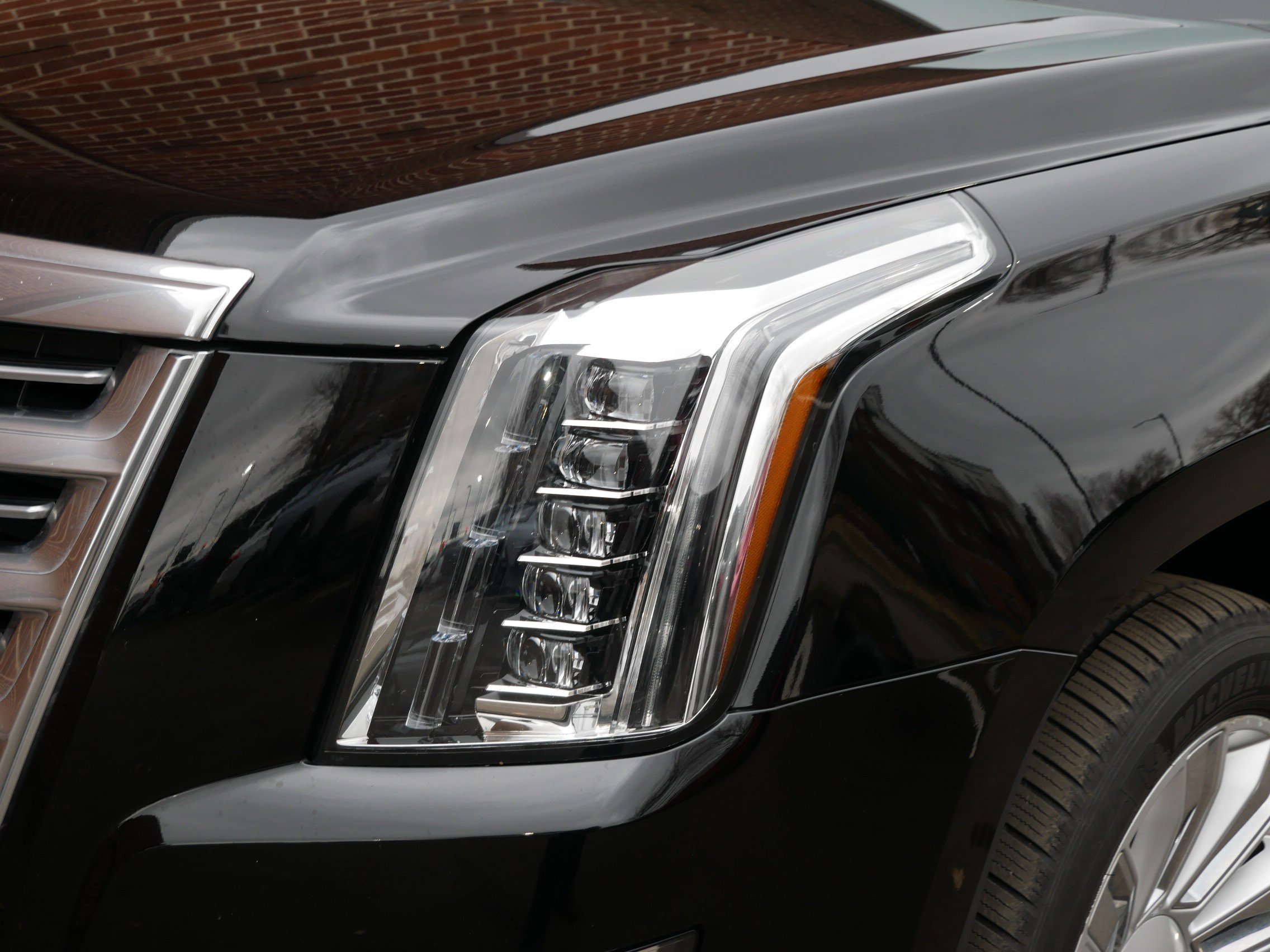 Used 2018 Cadillac Escalade Platinum AWD/4WD image 5
