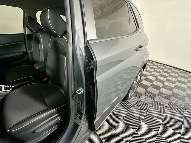 Used 2023 Hyundai Venue Limited w/ Cargo Package FWD image 12